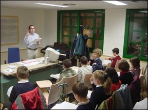 Foto alumnos y alumnas en un aula de la Escuela Municipal de Música